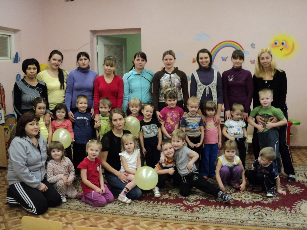 http://www.berezka332.ru/image/stranichka-instruktora-fizkultury/konsultatsii-dlya-roditeley/mama-poigray-so-mnoy/den-materi-6gr-03-12-2012.jpg