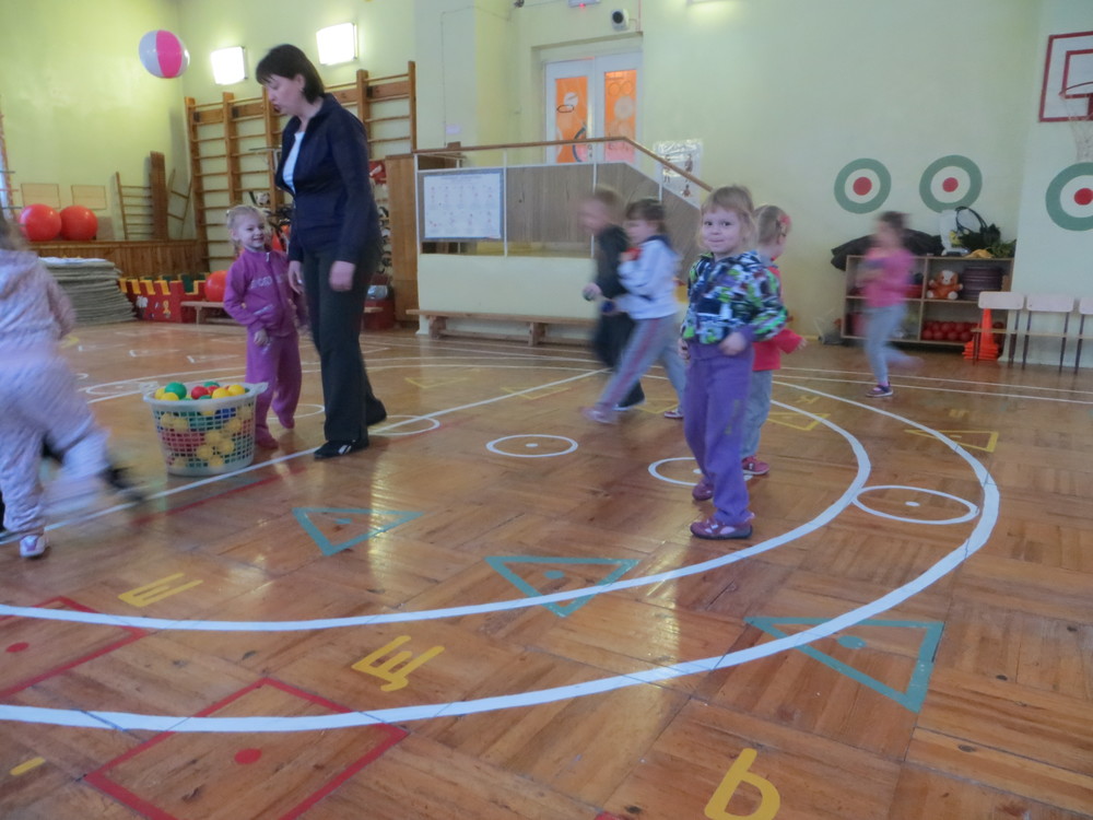 http://www.berezka332.ru/image/stranichka-instruktora-fizkultury/konsultatsii-dlya-roditeley/mama-poigray-so-mnoy/img-0459.jpg
