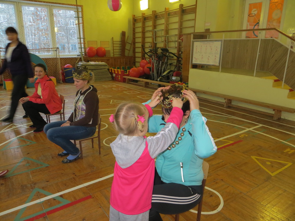 http://www.berezka332.ru/image/stranichka-instruktora-fizkultury/konsultatsii-dlya-roditeley/mama-poigray-so-mnoy/img-0462.jpg